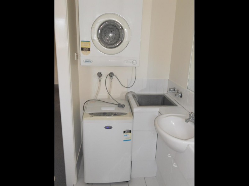 13/15 CLARENCE RD, Indooroopilly QLD 4068