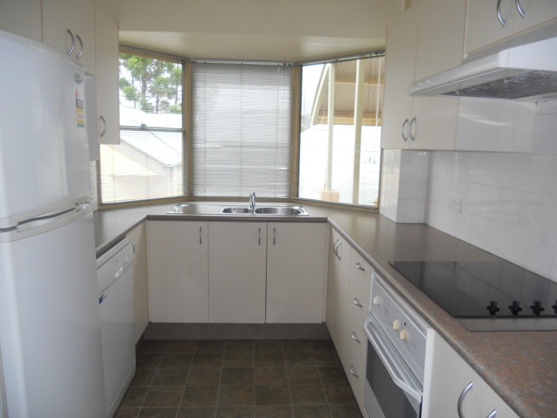 18/15 CLARENCE ROAD, Indooroopilly QLD 4068