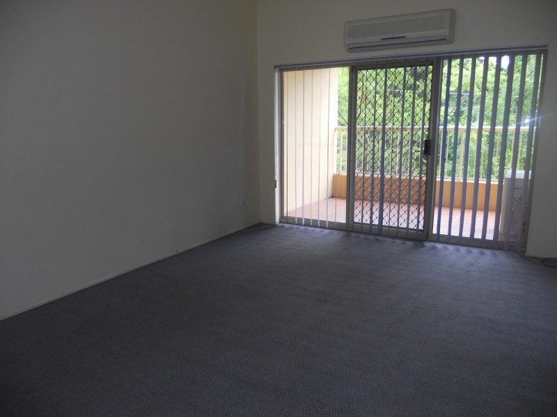 18/15 CLARENCE ROAD, Indooroopilly QLD 4068