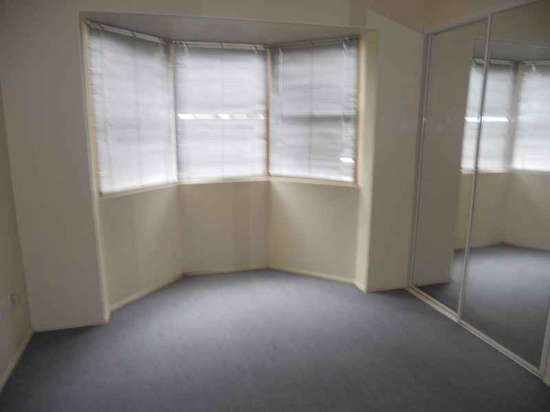 18/15 CLARENCE ROAD, Indooroopilly QLD 4068