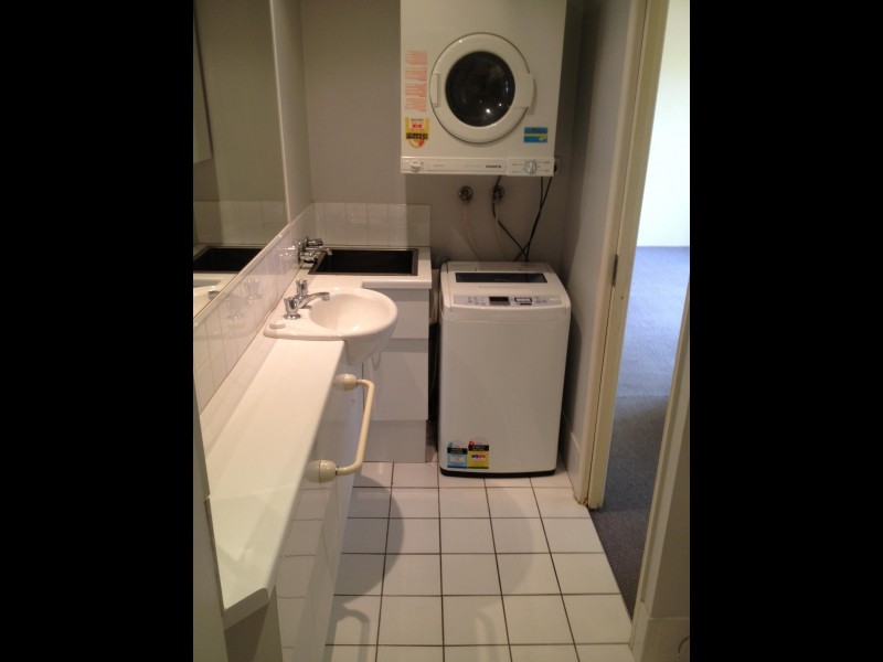 18/15 CLARENCE ROAD, Indooroopilly QLD 4068