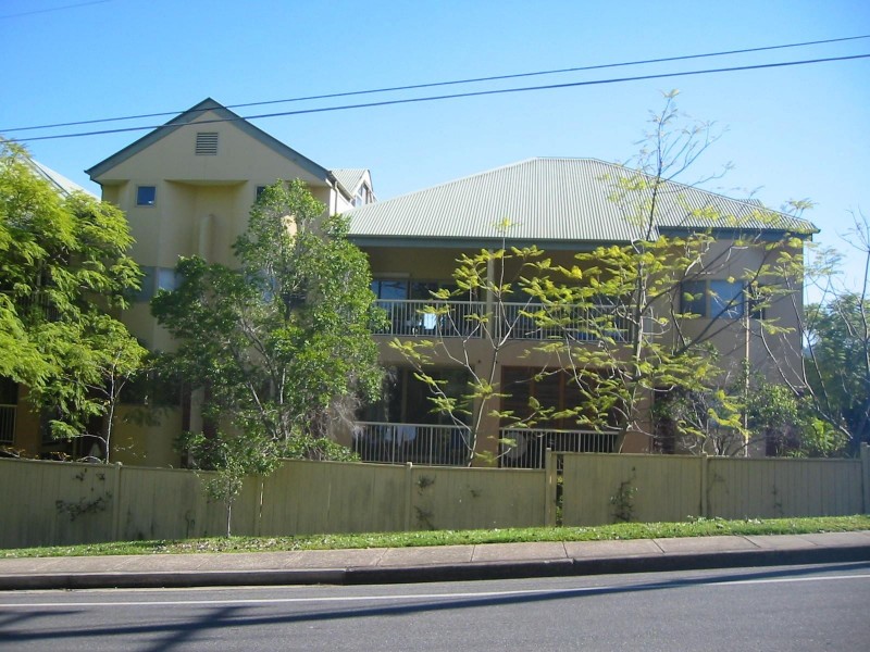 8/15 CLARENCE ROAD, Indooroopilly QLD 4068