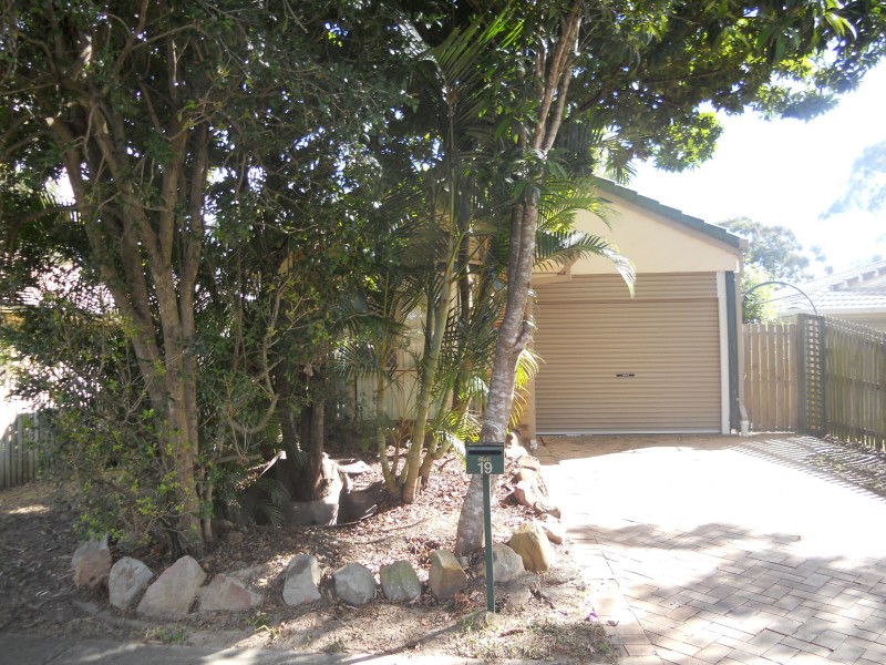 19 COLLINGROVE PLACE, Forest Lake QLD 4078