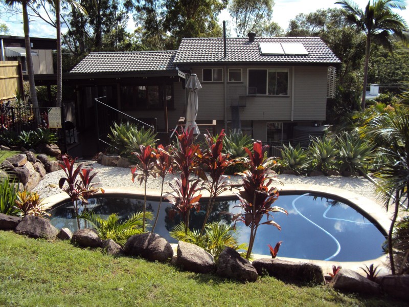 37 DUMBARTON DRIVE, Kenmore QLD 4069
