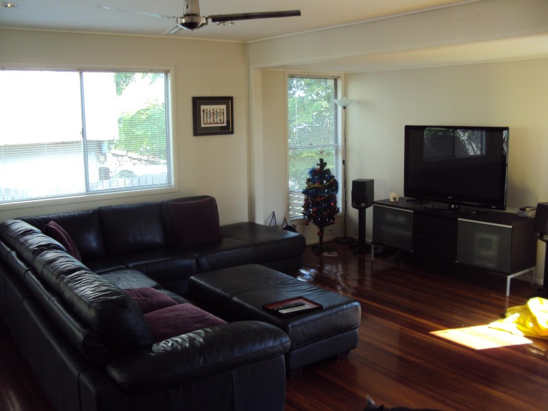 37 DUMBARTON DRIVE, Kenmore QLD 4069