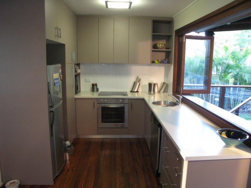 37 DUMBARTON DRIVE, Kenmore QLD 4069