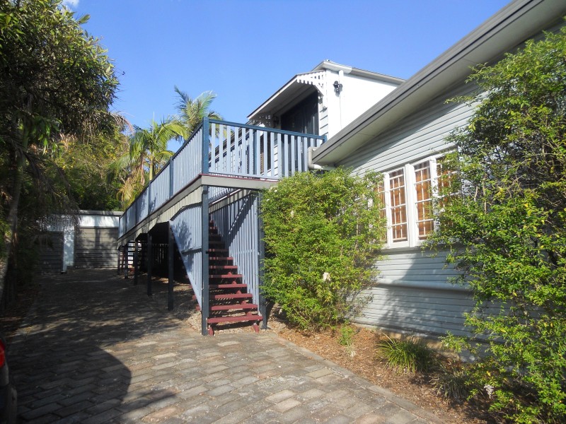 2/11 EMMA ST, Milton QLD 4064