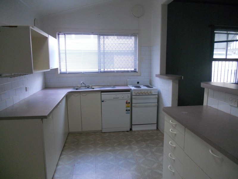 2/11 EMMA ST, Milton QLD 4064