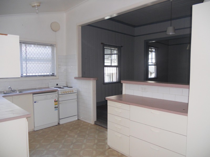 2/11 EMMA ST, Milton QLD 4064