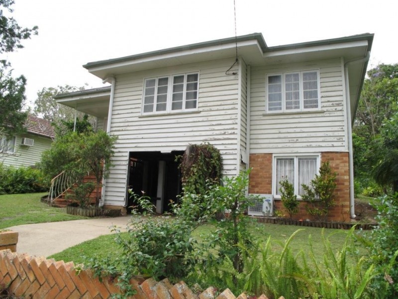 24 FIFTH AVENUE, St Lucia QLD 4067