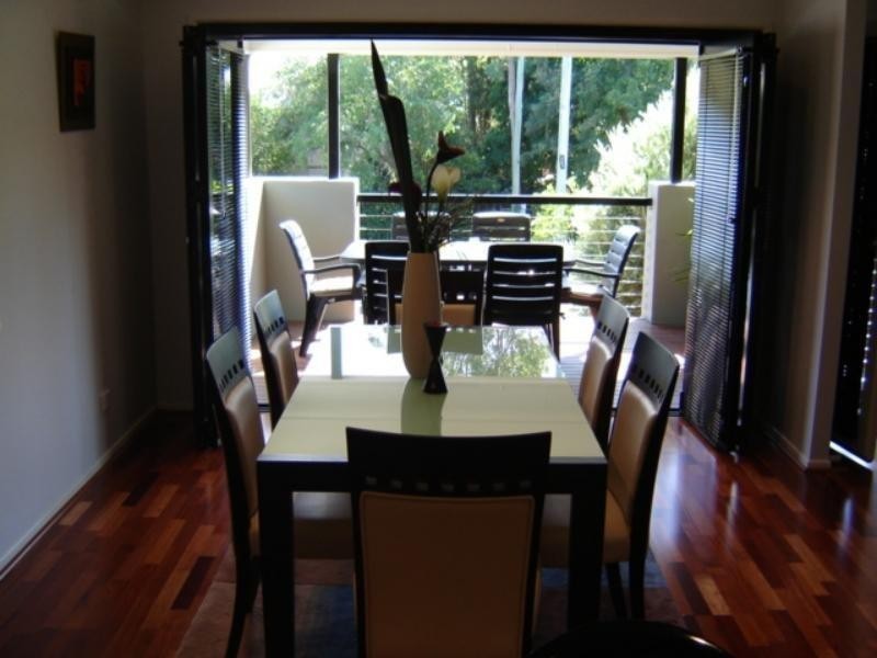 104 GOLDSBROUGH RD, Taringa QLD 4068