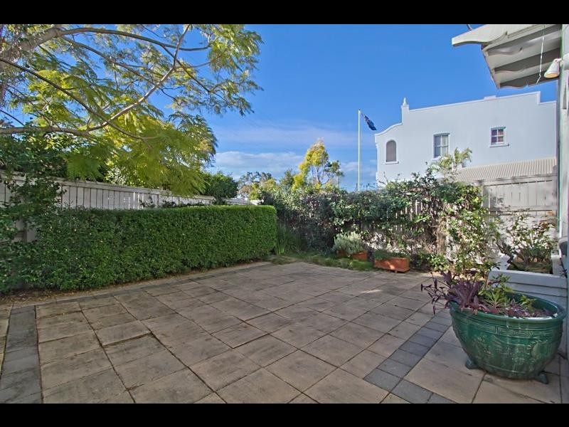 2/183 GREGORY TERRACE, Spring Hill QLD 4000