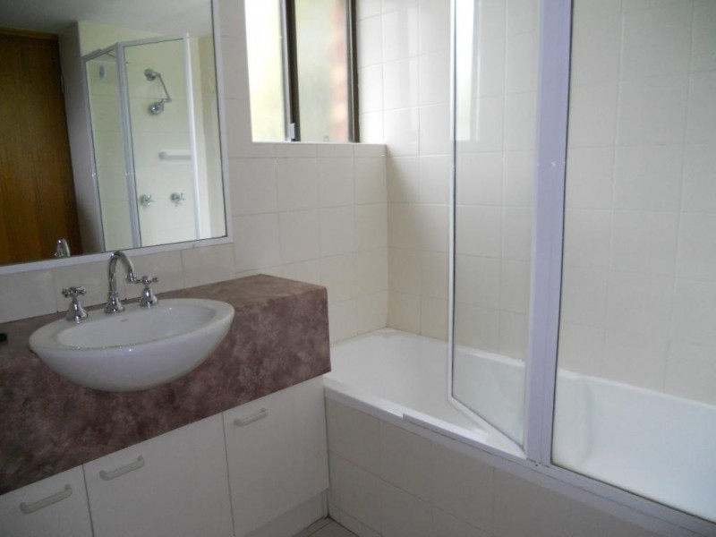 4/17 GRIMES ST, Auchenflower QLD 4066