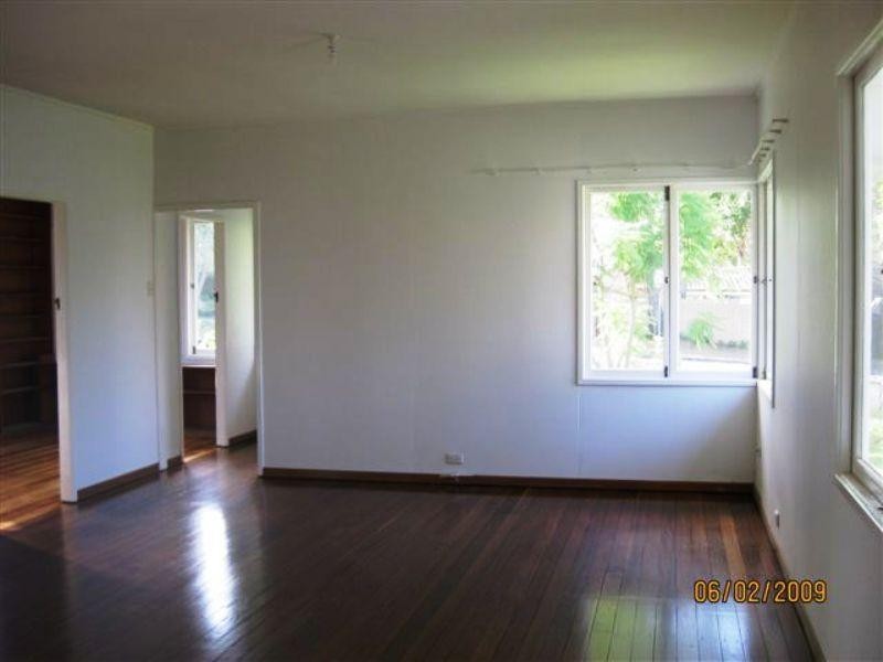132 HAWKEN DR, St Lucia QLD 4067