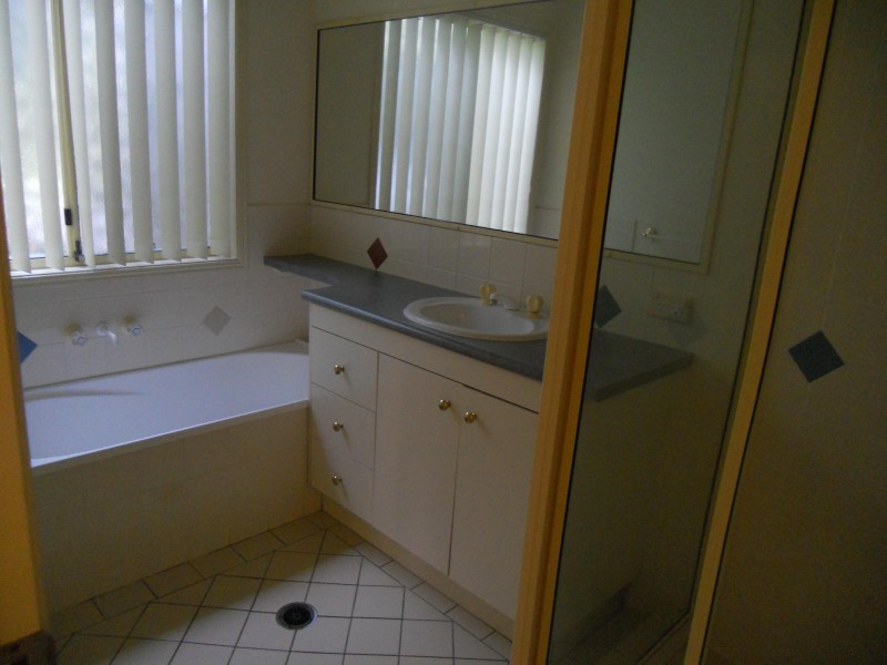 183 HONOUR AVE, Chelmer QLD 4068