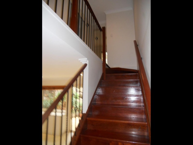 1/11 INDOOROOPILLY RD, Taringa QLD 4068