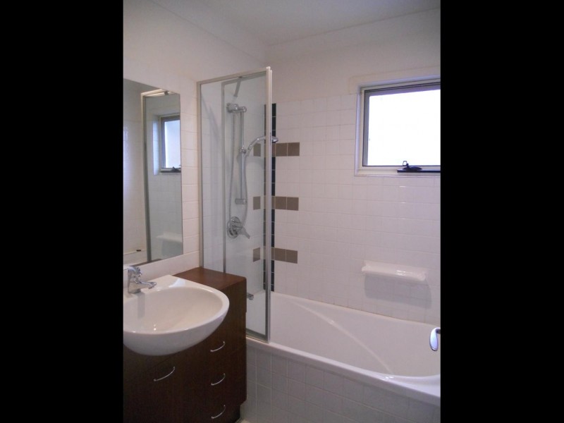 1/11 INDOOROOPILLY RD, Taringa QLD 4068