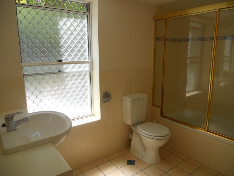 2/16 LISSNER STREET, Toowong QLD 4066