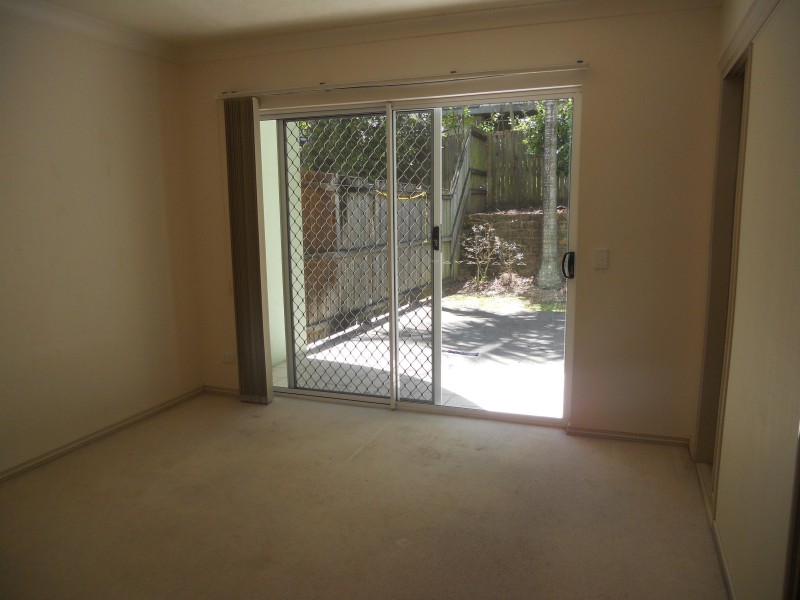 2/16 LISSNER STREET, Toowong QLD 4066