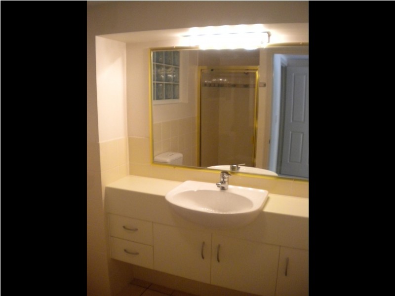 4/16 LISSNER ST, Toowong QLD 4066