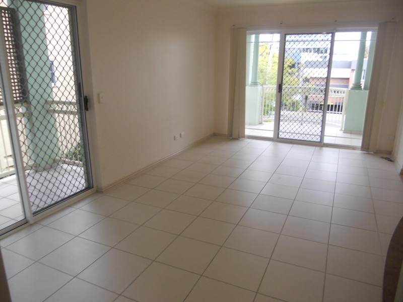 4/16 LISSNER ST, Toowong QLD 4066
