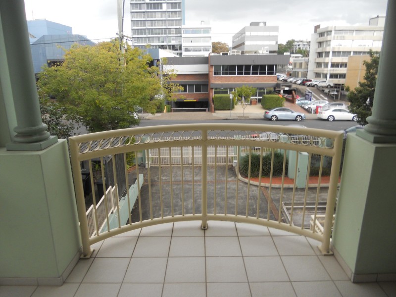 4/16 LISSNER ST, Toowong QLD 4066