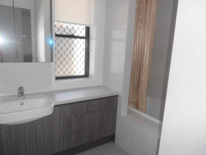 2/17 MUSGRAVE RD, Indooroopilly QLD 4068