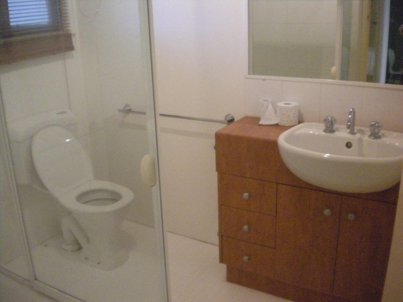 2/64 NINTH AVE, St Lucia QLD 4067