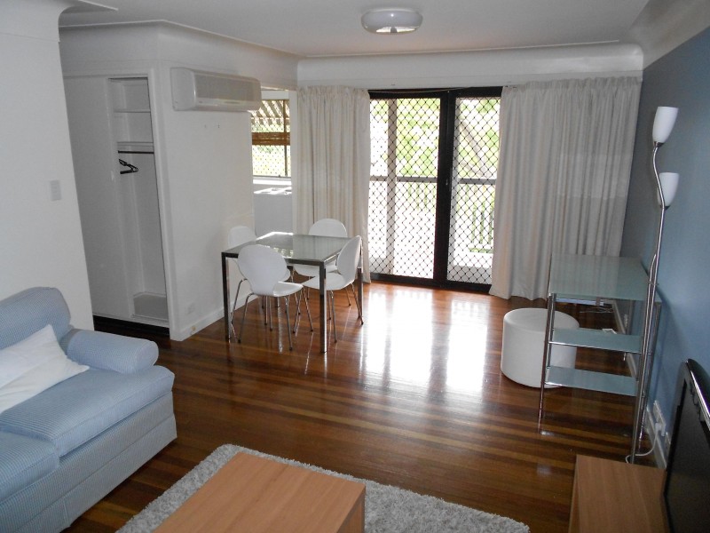 3/64 NINTH AVENUE, St Lucia QLD 4067