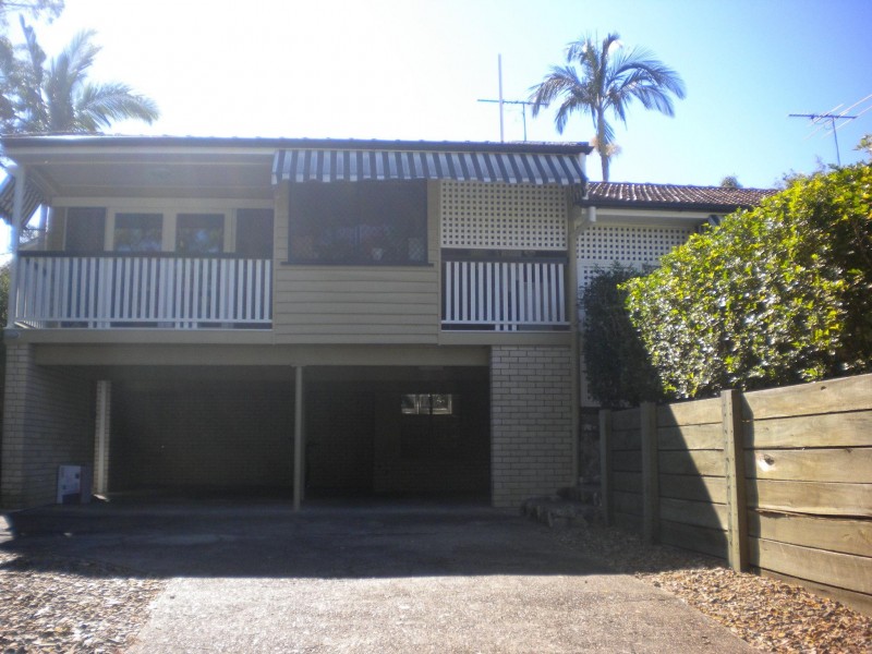 3/64 NINTH AVENUE, St Lucia QLD 4067