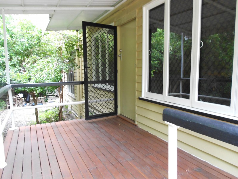 3/64 NINTH AVENUE, St Lucia QLD 4067