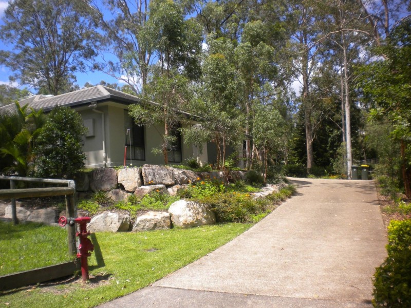 5 PINE COUNTY PL, Bellbowrie QLD 4070