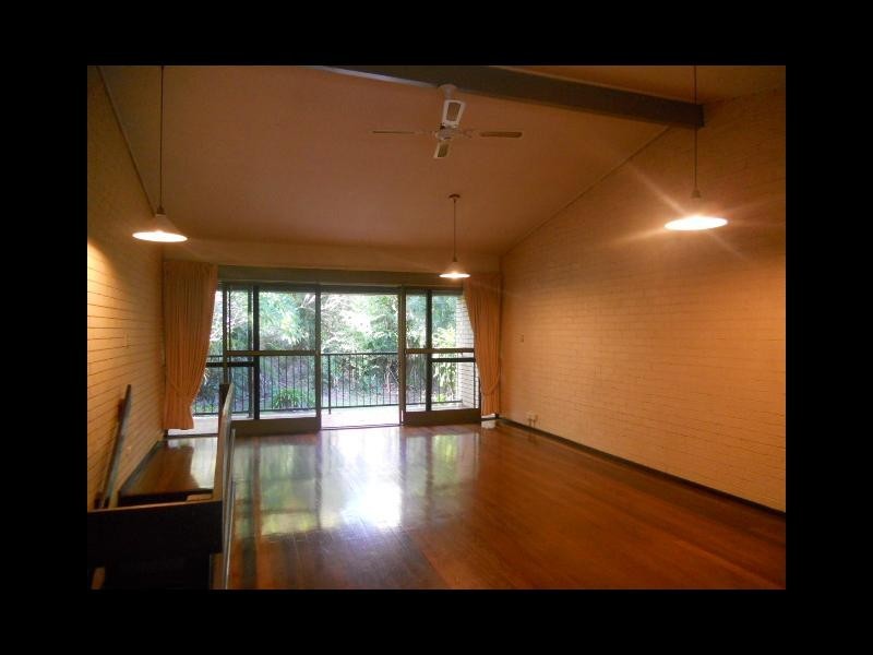 1/15 PRIORY ST, Indooroopilly QLD 4068