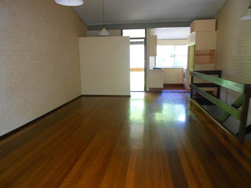 1/15 PRIORY ST, Indooroopilly QLD 4068