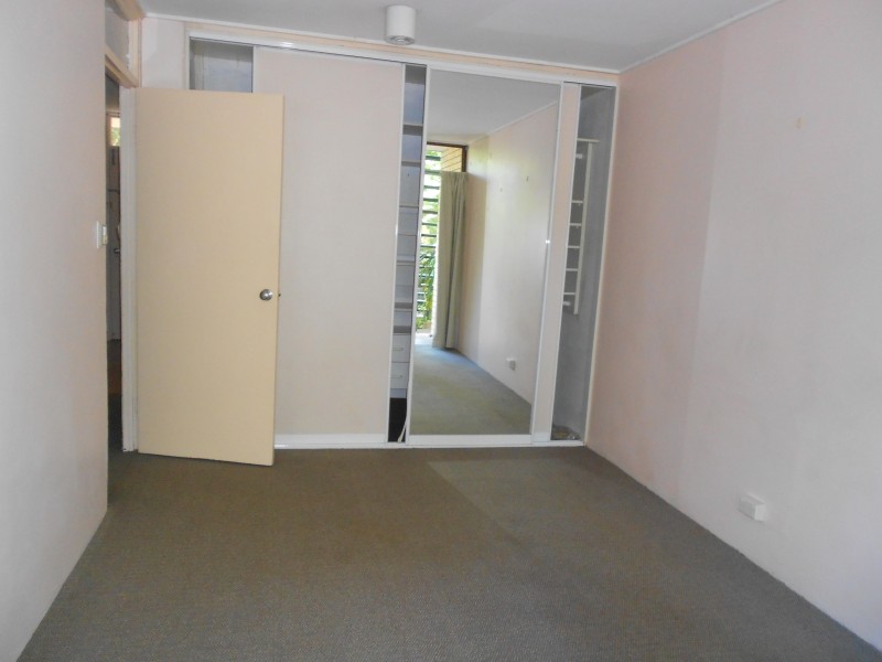 1/15 PRIORY ST, Indooroopilly QLD 4068