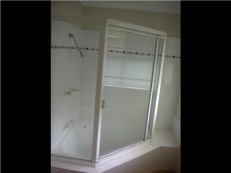 18/8-12 QUINN STREET, Toowong QLD 4066