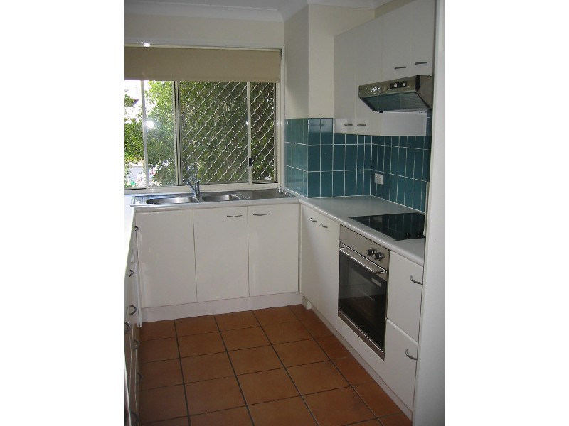 17/82 (a) RUSSELL TCE, Indooroopilly QLD 4068