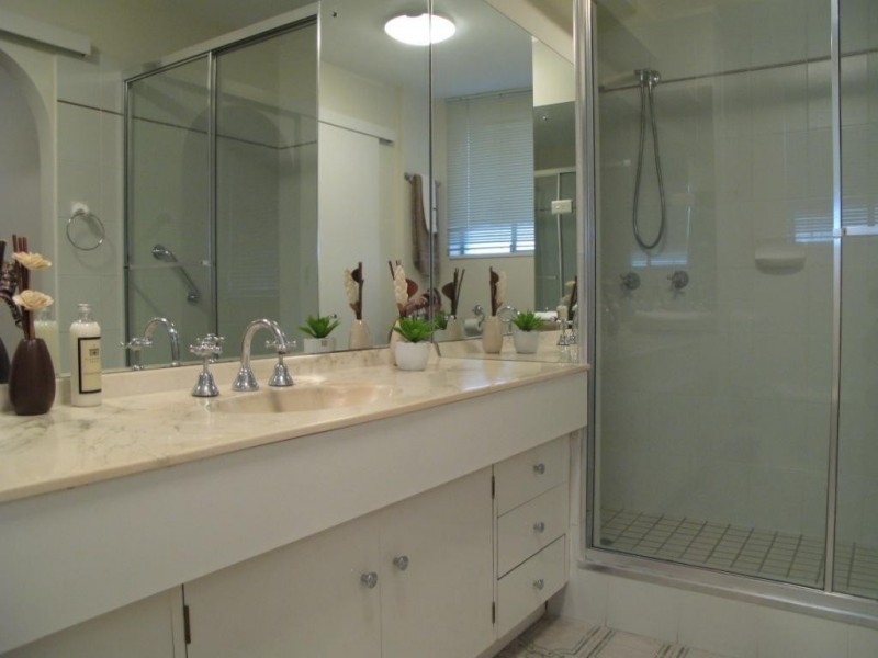 12/2 SANDFORD STREET, St Lucia QLD 4067