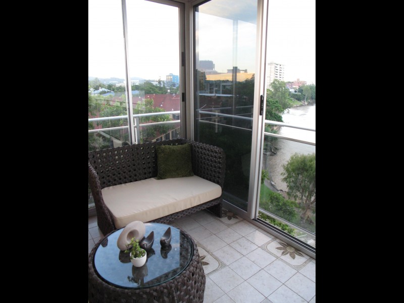 12/2 SANDFORD STREET, St Lucia QLD 4067