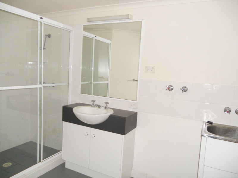 2/83 SHERWOOD RD, Toowong QLD 4066