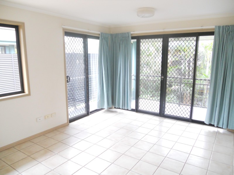 8/83 SHERWOOD RD, Toowong QLD 4066