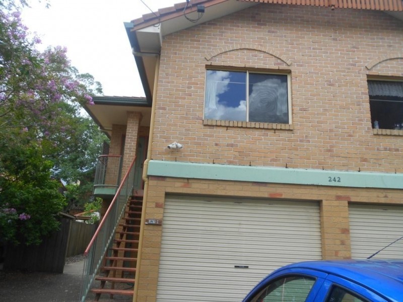 1/242 SIR FRED SCHONELL DR, St Lucia QLD 4067