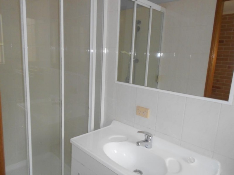 1/242 SIR FRED SCHONELL DR, St Lucia QLD 4067