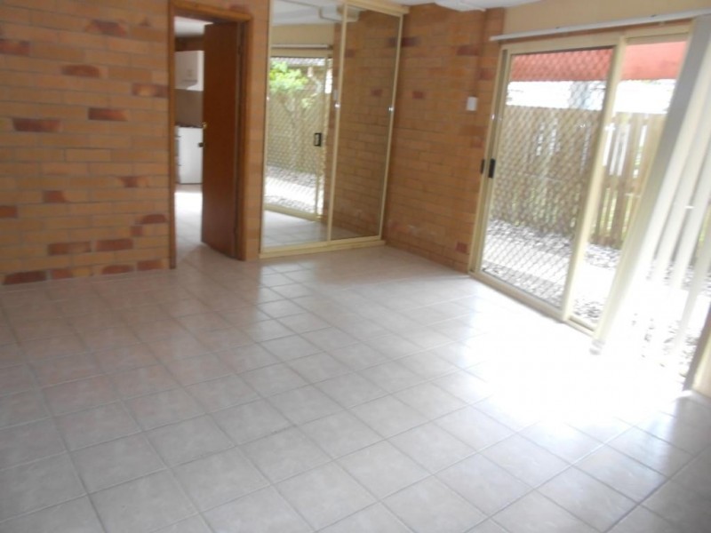 1/242 SIR FRED SCHONELL DR, St Lucia QLD 4067