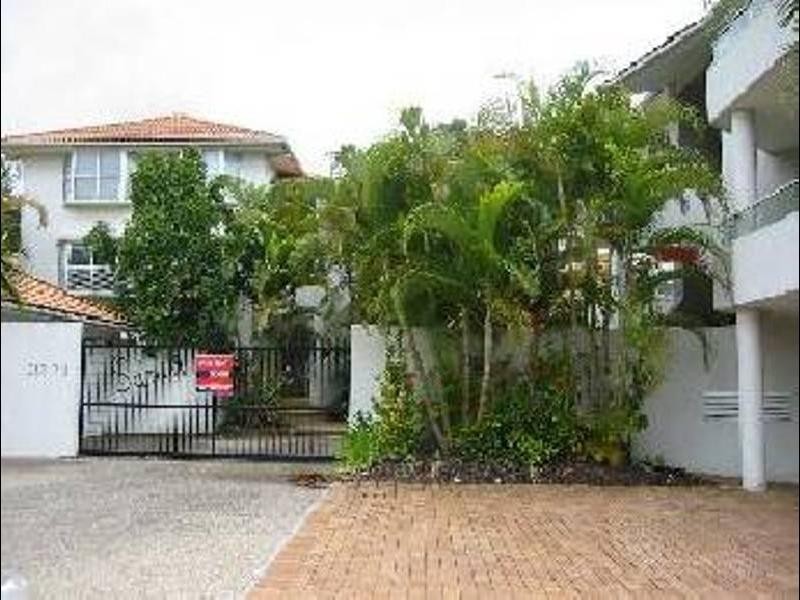 10/214 SIR FRED SCHONELL DRIVE, St Lucia QLD 4067