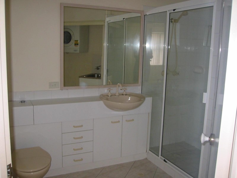 10/214 SIR FRED SCHONELL DRIVE, St Lucia QLD 4067