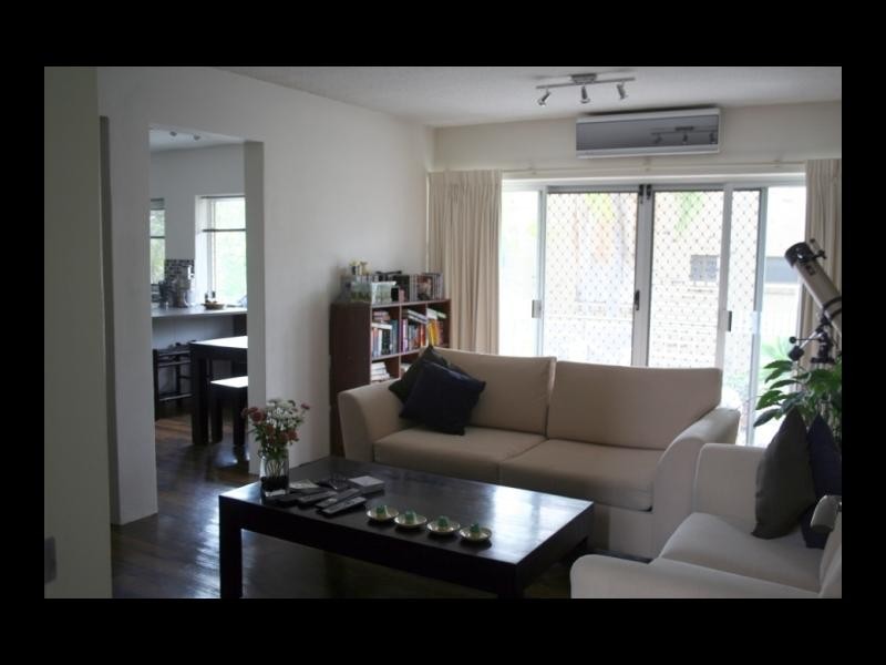 2/60 SISLEY ST, St Lucia QLD 4067