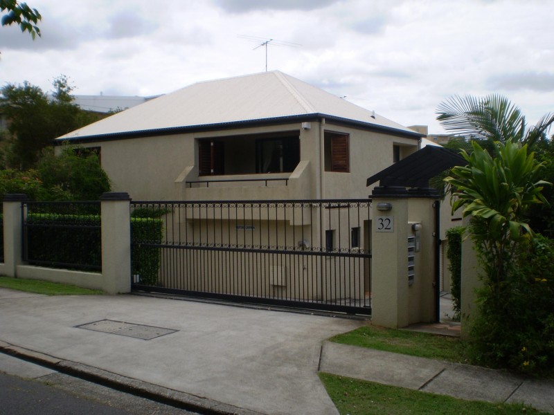 2/32 SISLEY STREET, St Lucia QLD 4067