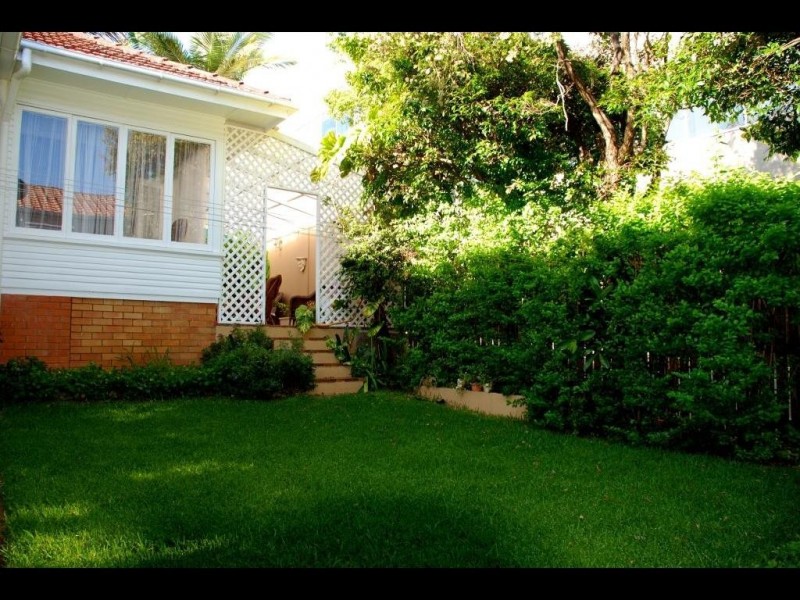 25 PIONEER ST, Toowong QLD 4066