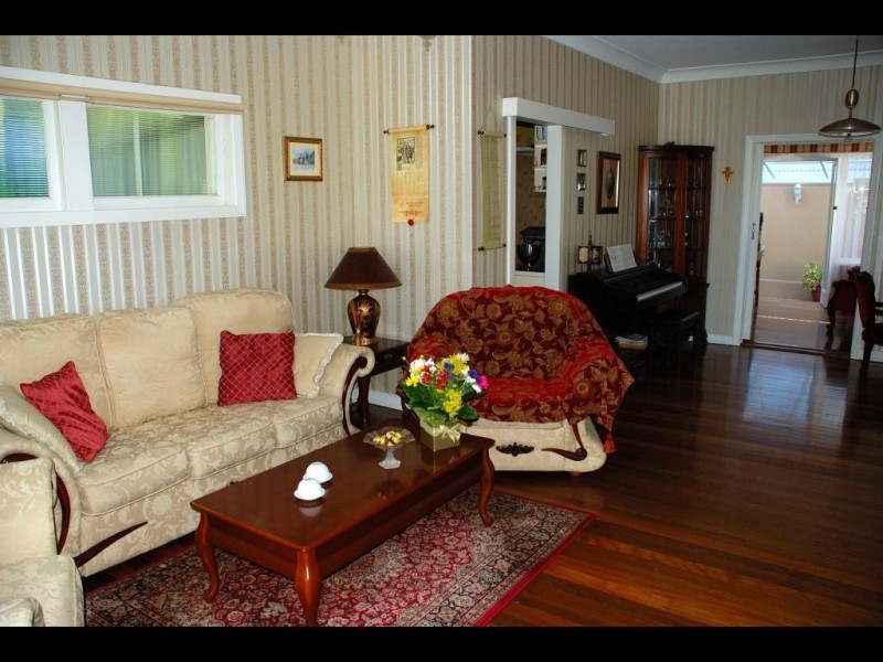 25 PIONEER ST, Toowong QLD 4066